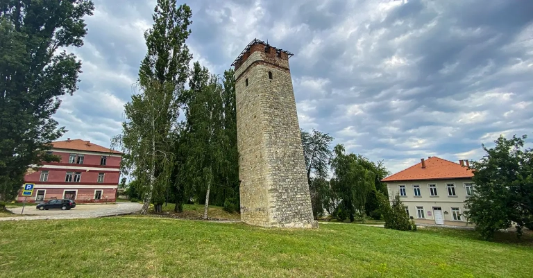 Gradačačka sahat-kula