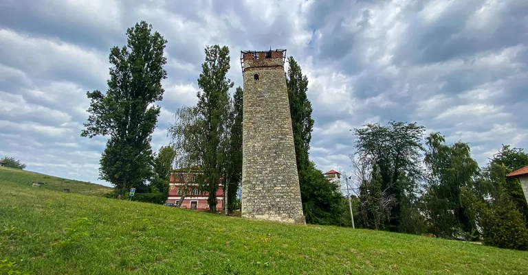 Gradačačka sahat-kula