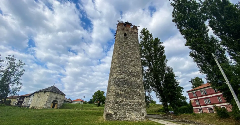 Gradačačka sahat-kula