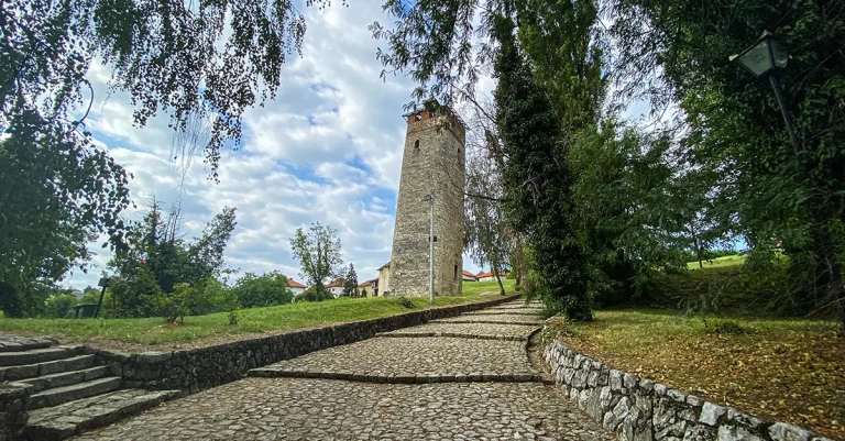 Gradačačka sahat-kula