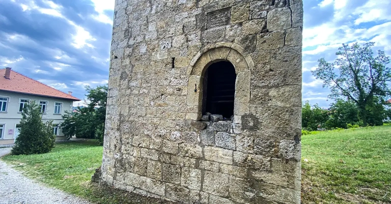Gradačačka sahat-kula